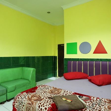 Hotel Ellysta Тангеранг Экстерьер фото