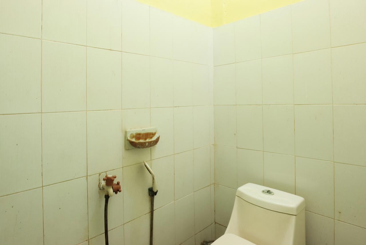 Hotel Ellysta Тангеранг Экстерьер фото