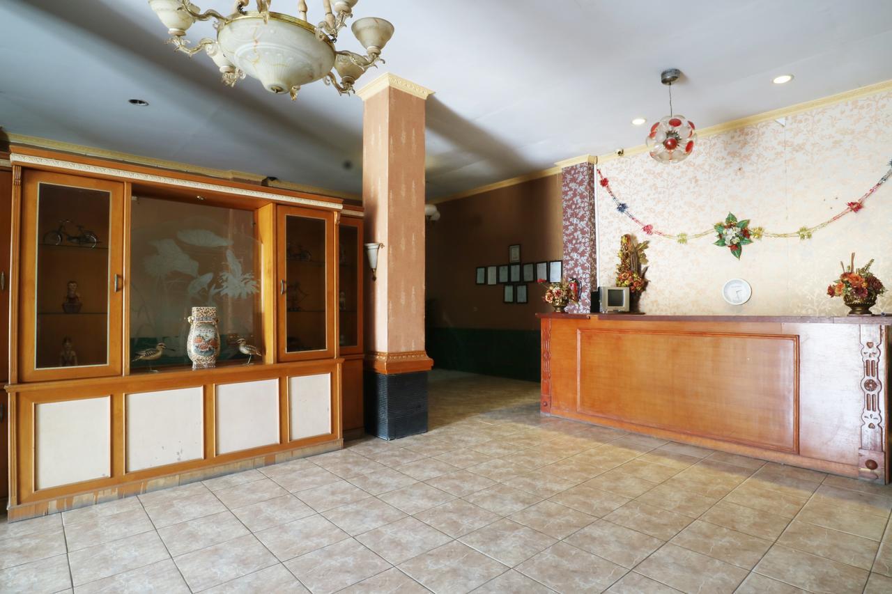 Hotel Ellysta Тангеранг Экстерьер фото